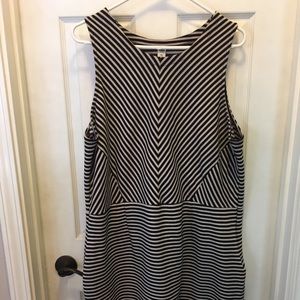 Old Navy Sleeveless Ponte-Knit Sheath Dress